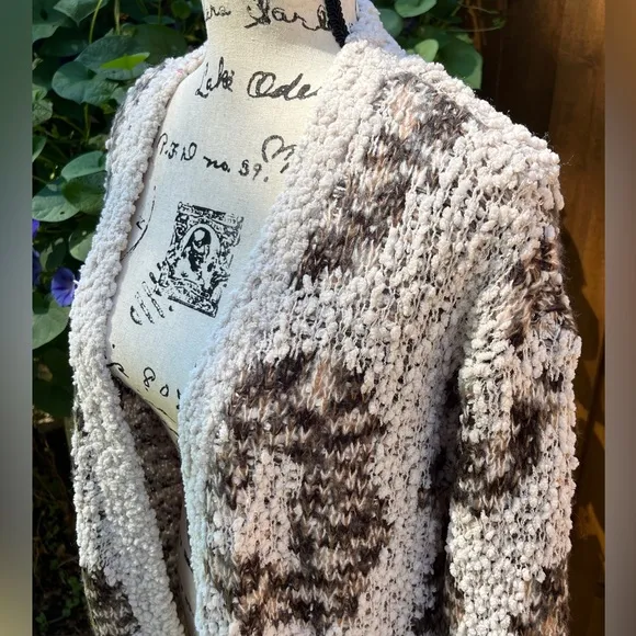 Bobeau Women’s Open Cardigan Sweater Ivory with Animal Print Size M Medium NWT
