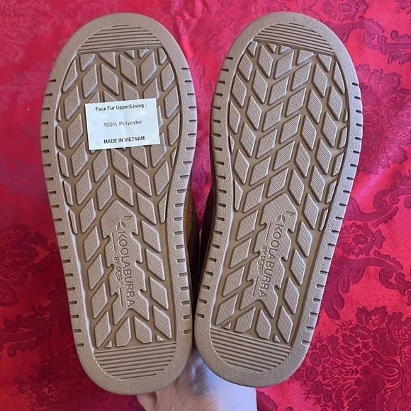 Brand New Koolaburra by UGG Lytta Winter Short Chestnut Sherpa Suede Boots