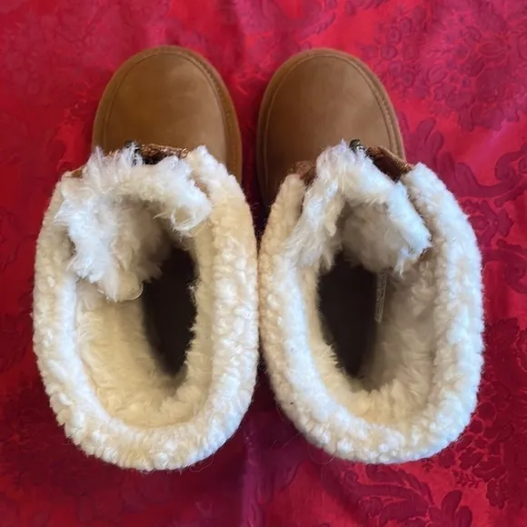 Brand New Koolaburra by UGG Lytta Winter Short Chestnut Sherpa Suede Boots
