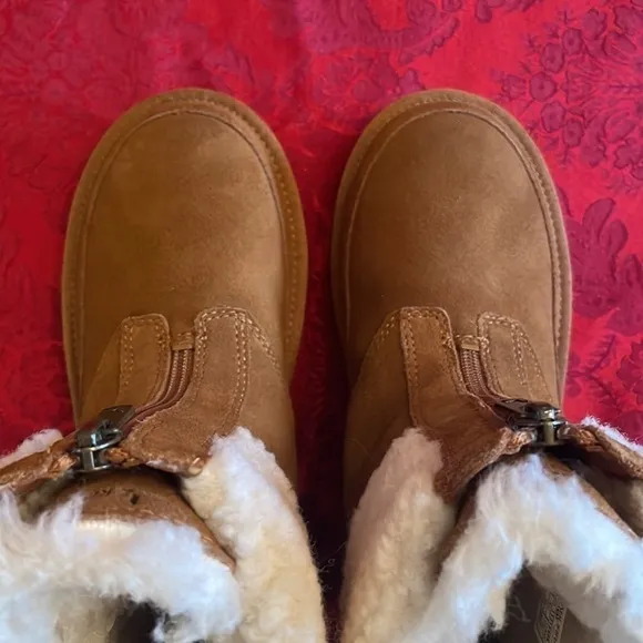 Brand New Koolaburra by UGG Lytta Winter Short Chestnut Sherpa Suede Boots