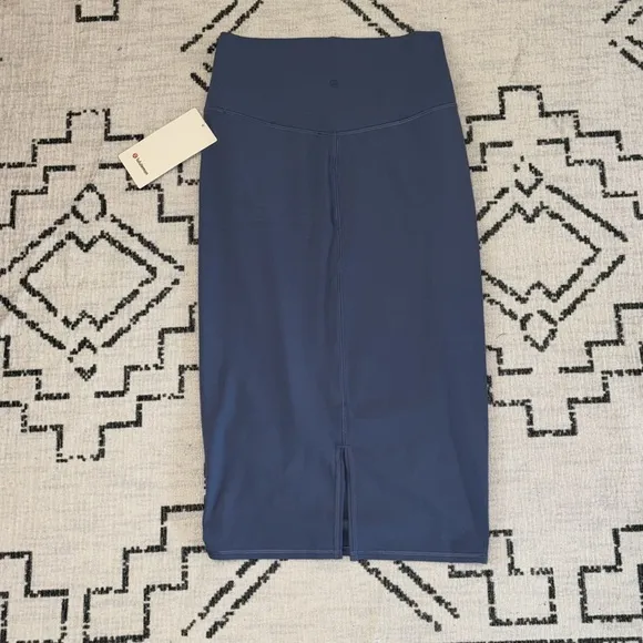 Lululemon Nulu Slim Fit Oasis Blue Skirt NWT Sz 6 &amp; 8