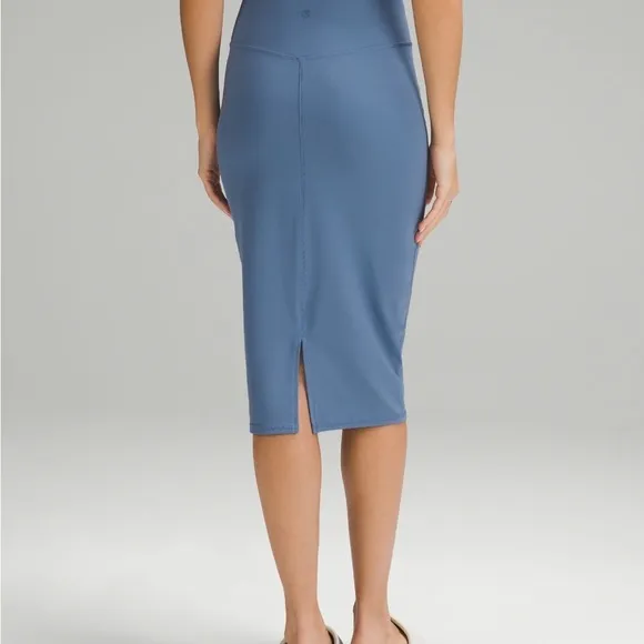 Lululemon Nulu Slim Fit Oasis Blue Skirt NWT Sz 6 &amp; 8