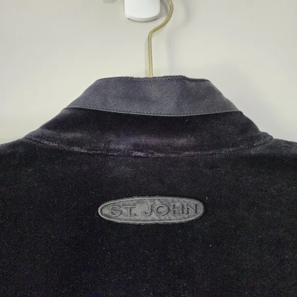 St. John Sport Black Velvet Full Zipper Jacket‎ Size Medium