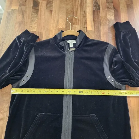 St. John Sport Black Velvet Full Zipper Jacket‎ Size Medium