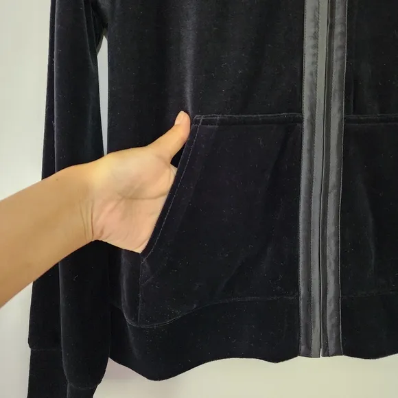 St. John Sport Black Velvet Full Zipper Jacket‎ Size Medium