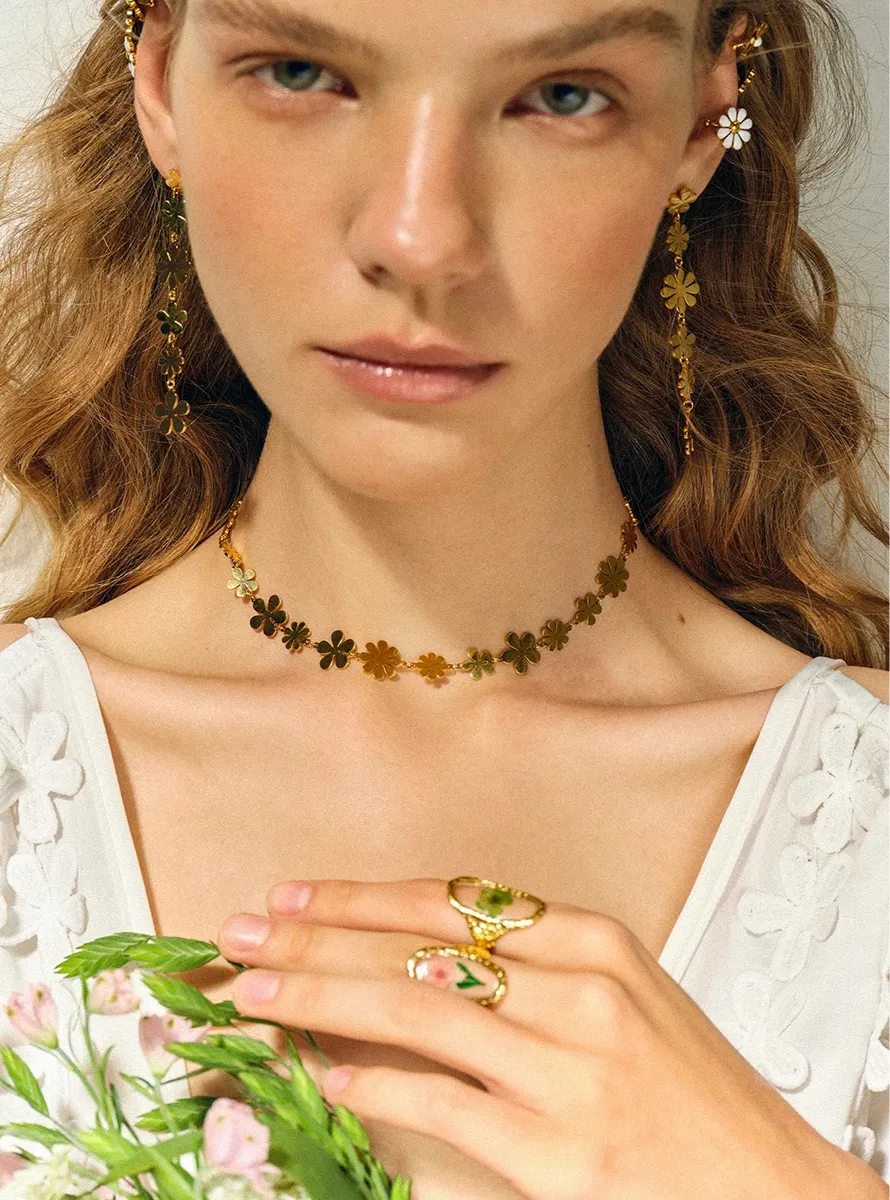 Summer Light Daisy Long Pendant Earrings