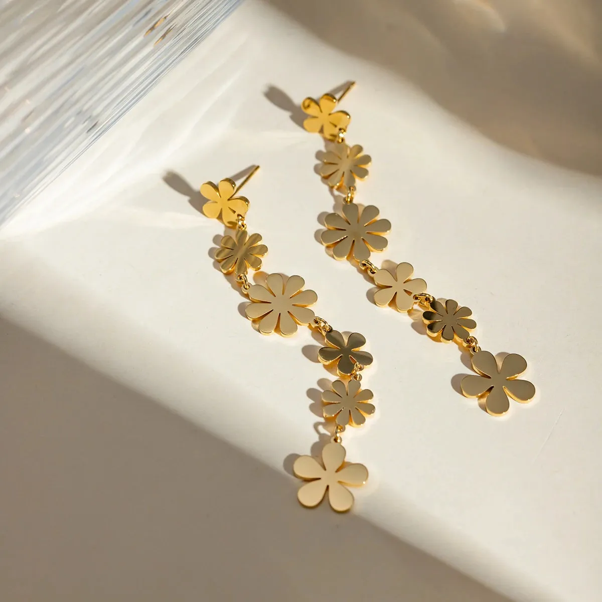 Summer Light Daisy Long Pendant Earrings