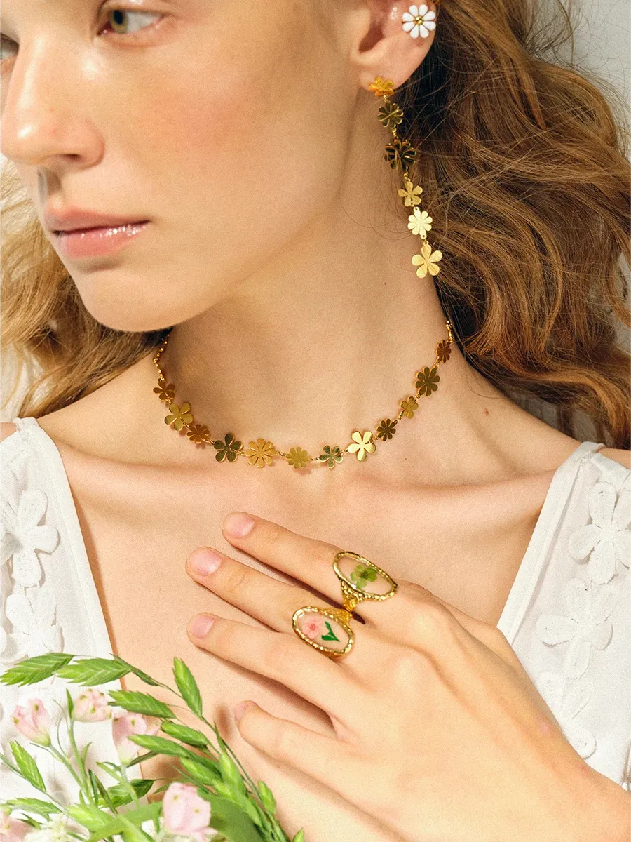 Summer Light Daisy Long Pendant Earrings