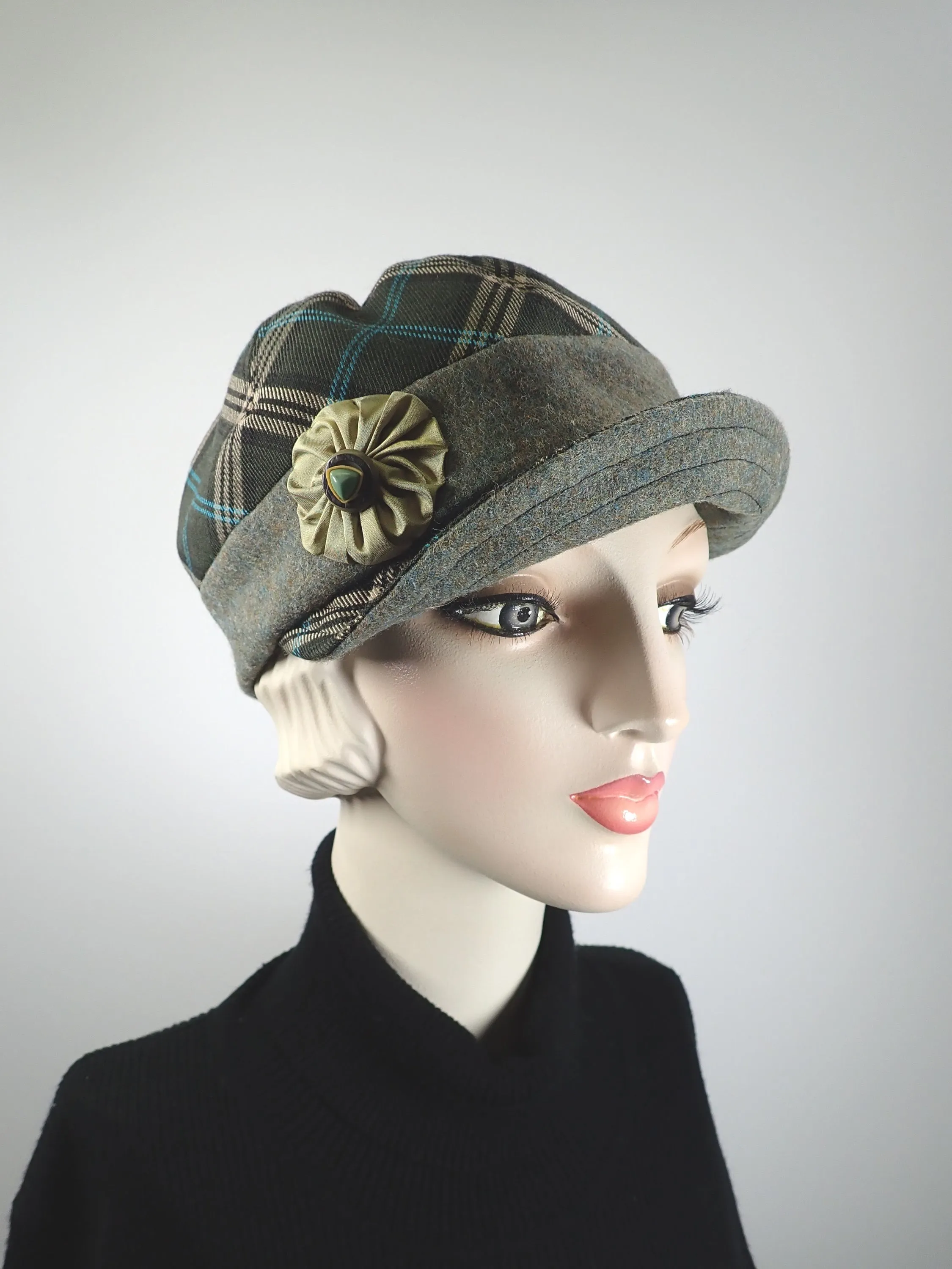 Women's plaid winter hat baseball style. Casual Newsboy hat green and camel. Warm stylish fabric comfy hat. Ladies soft hat.